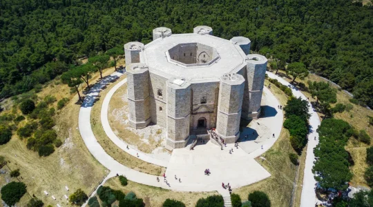 Castel-del-Monte-08