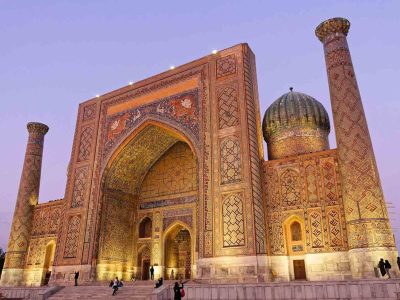 Uz_Samarkanda_piazza-Registan