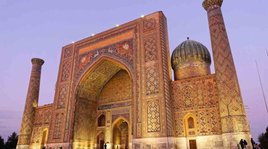 Uz_Samarkanda_piazza-Registan